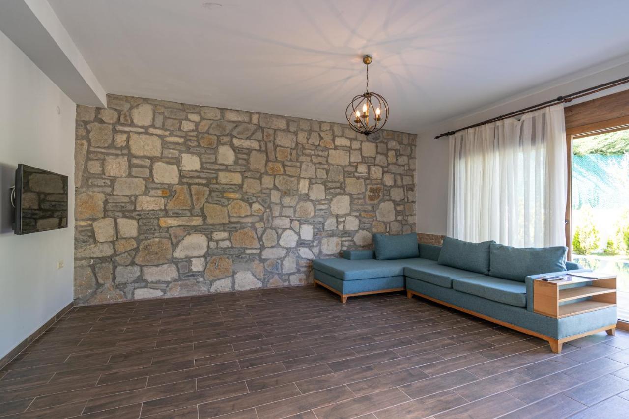 Vintage Villa *